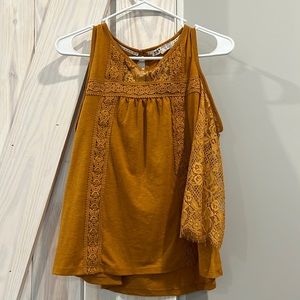 Cold shoulder lace  sleeve top